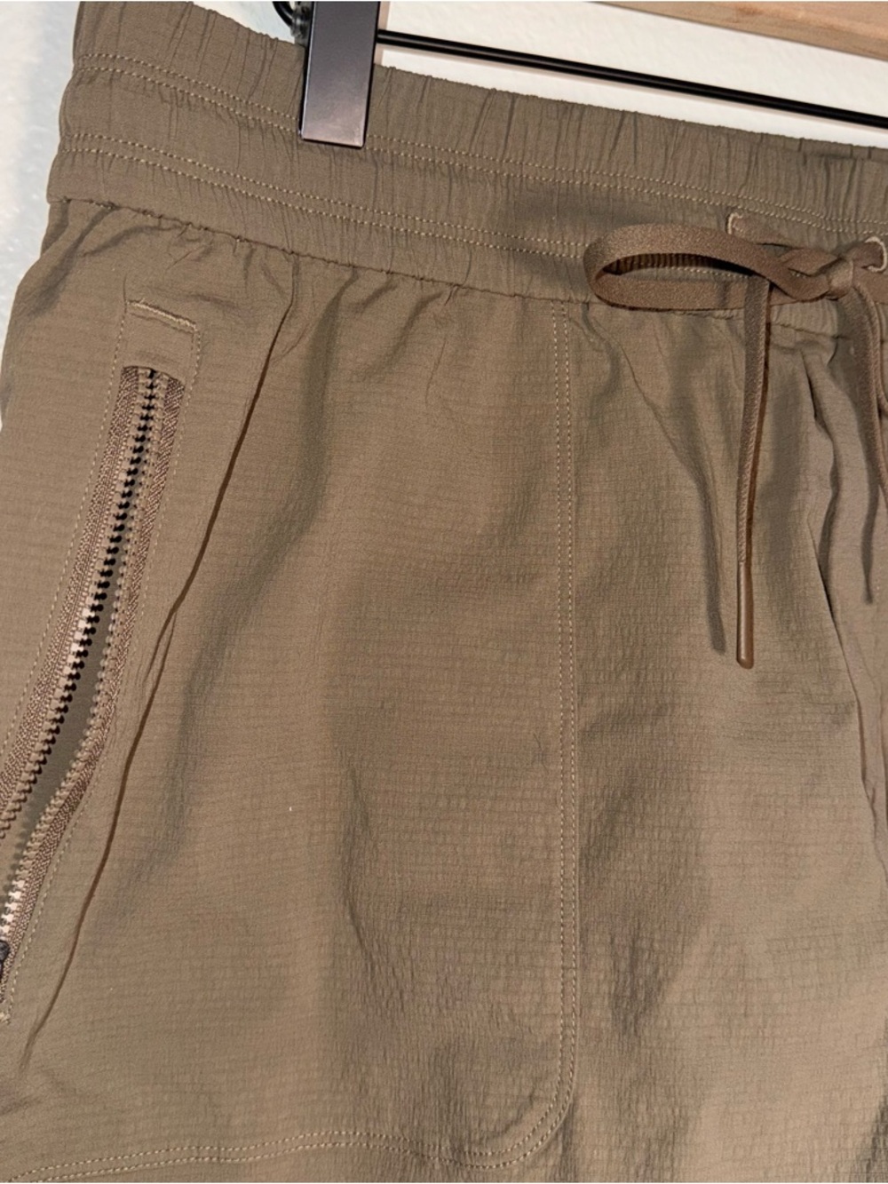 ATHLETA elastic waist lightweight zip up pockets drawstring athletic shorts L - Picture 4 of 5
